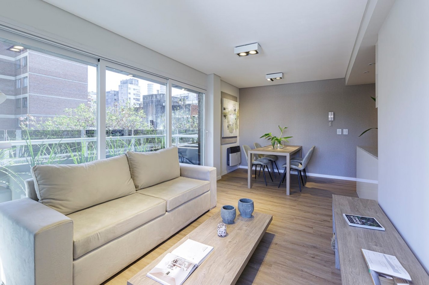  Venta  Semipiso balcones al  frente 2 dormitorios a estrenar 2 balcones  y terraza  exclusiva excelente iluminacion y ventilacion Valor Negociable.