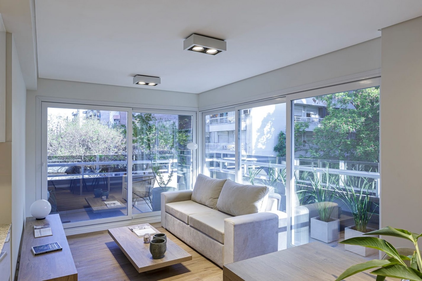  Venta  Semipiso balcones al  frente 2 dormitorios a estrenar 2 balcones  y terraza  exclusiva excelente iluminacion y ventilacion Valor Negociable.