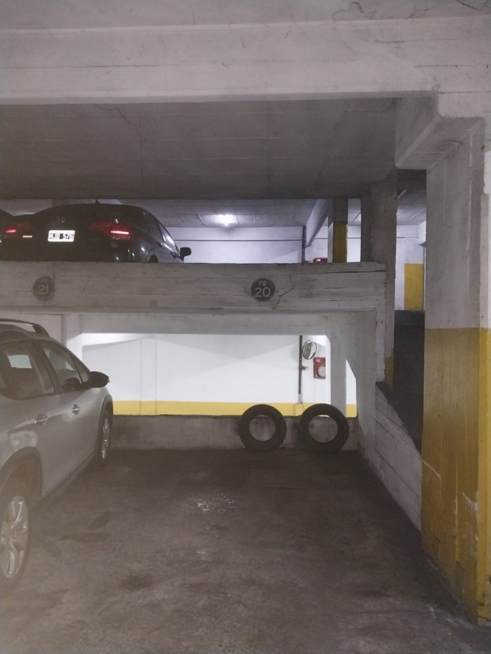 Cochera en edificio de cocheras Excelente Ubicacion amplia con ascensor buen radio de giro Valor Negociable se aceptan pesos
