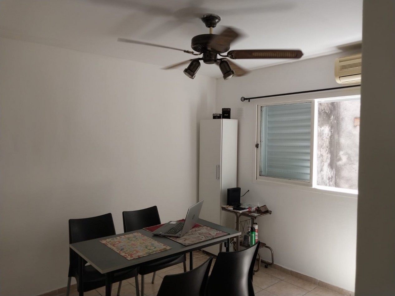 Departamento 1 dormitorio contrafrente con cochera reciclado bajas expensas excelente entorno