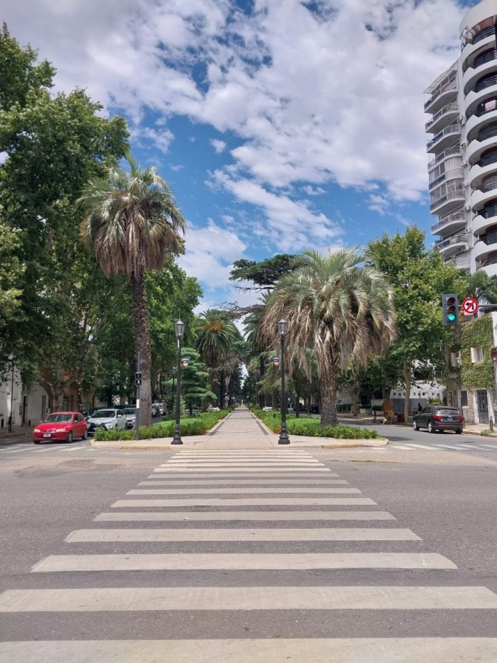 Departamento 1 dormitorio contrafrente con cochera reciclado bajas expensas excelente entorno