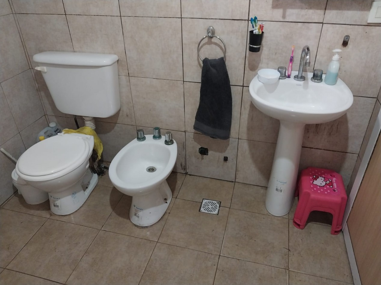 Casa 2 dormitorios con cochera para 2 vehiculos , posibilidad de ampliacion / a terminar - se acepta permuta propiedad zona sur. Parque Habitacional Ibarlucea