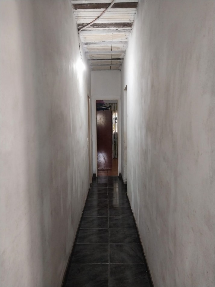 Casa 2 dormitorios con cochera para 2 vehiculos , posibilidad de ampliacion / a terminar - se acepta permuta propiedad zona sur. Parque Habitacional Ibarlucea