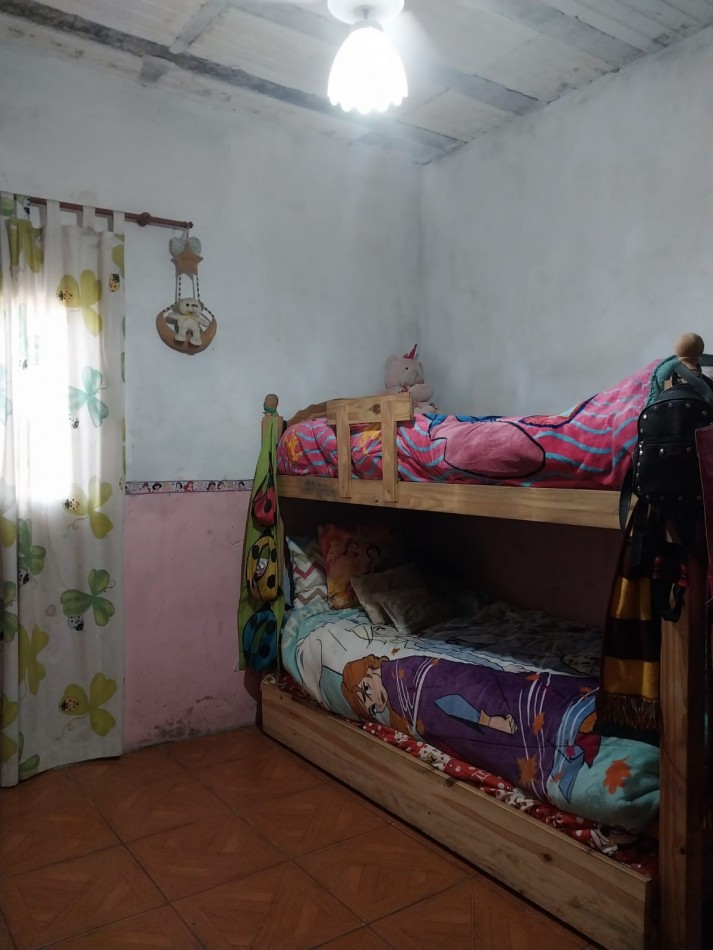 Casa 2 dormitorios con cochera para 2 vehiculos , posibilidad de ampliacion / a terminar - se acepta permuta propiedad zona sur. Parque Habitacional Ibarlucea