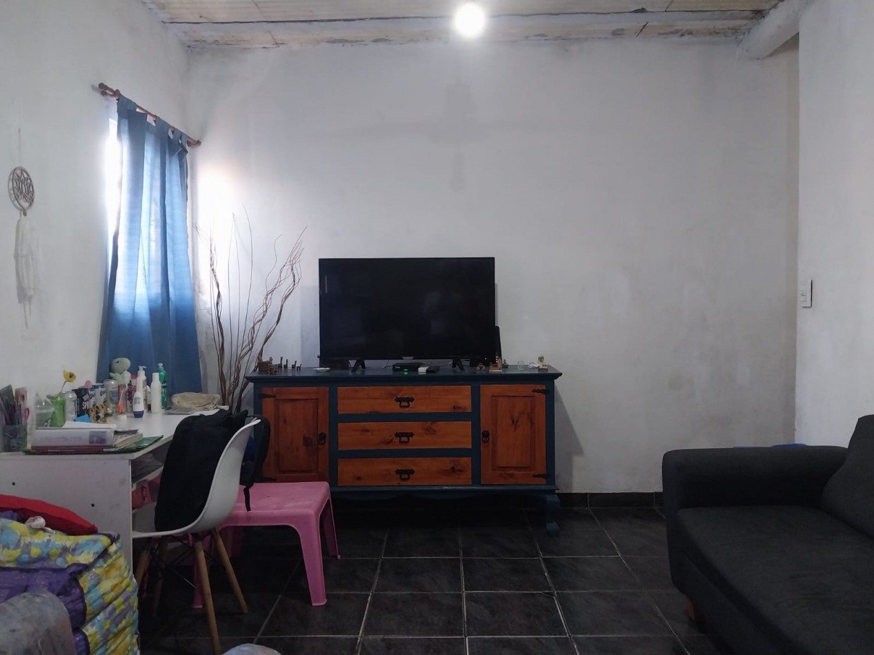 Casa 2 dormitorios con cochera para 2 vehiculos , posibilidad de ampliacion / a terminar - se acepta permuta propiedad zona sur. Parque Habitacional Ibarlucea
