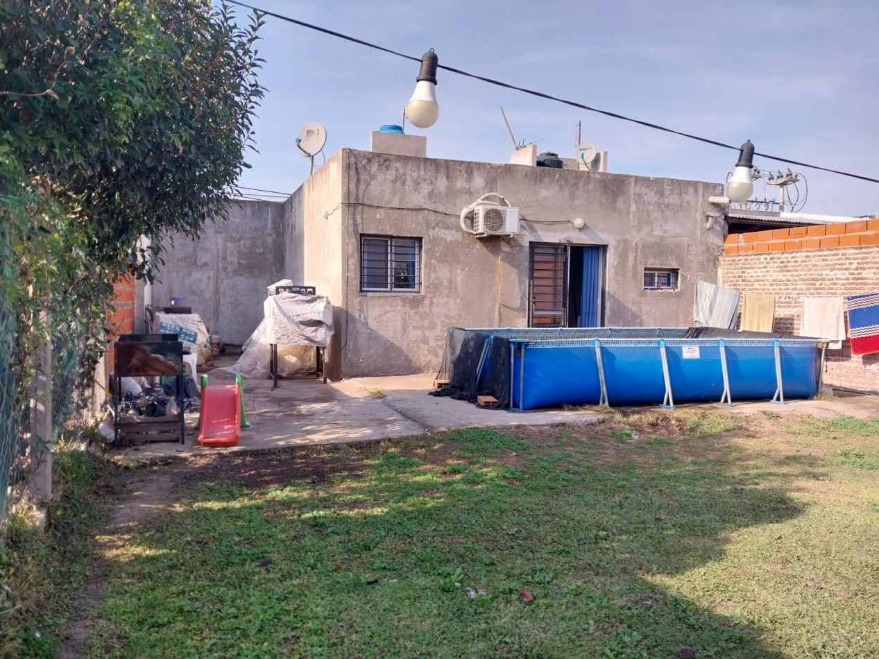 Casa 2 dormitorios con cochera para 2 vehiculos , posibilidad de ampliacion / a terminar - se acepta permuta propiedad zona sur. Parque Habitacional Ibarlucea