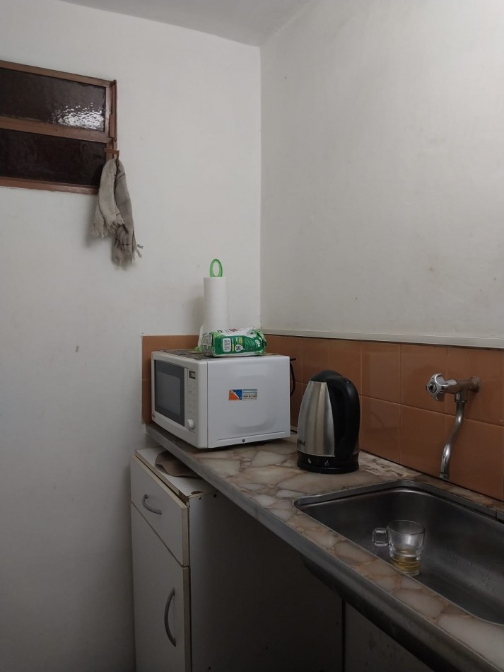 Local comercial al frente con entrepiso doble ingreso y estacionamiento vahicular Se escuchan ofertas posibilidades de utilizar el espacio aereo