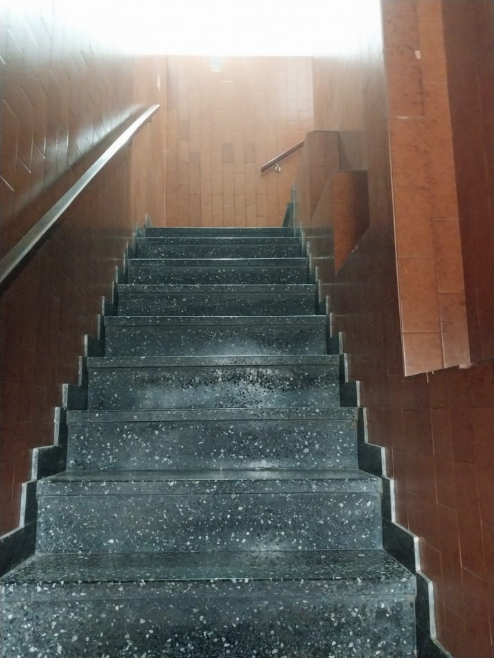 Departamento 1° piso por escalera 1 dormitorio con patio se escuchan ofertas sin expensas