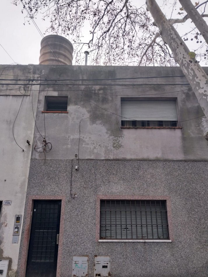 Departamento 1° piso por escalera 1 dormitorio con patio se escuchan ofertas sin expensas