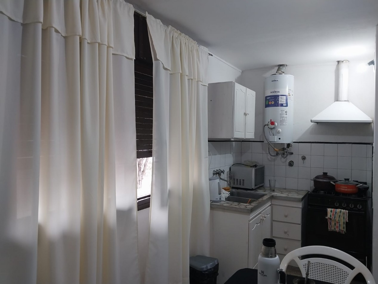 Departamento 1° piso por escalera 1 dormitorio con patio se escuchan ofertas sin expensas
