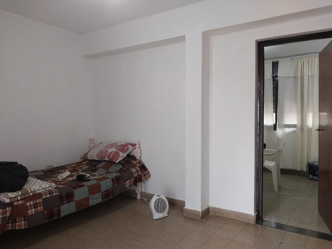 Departamento 1° piso por escalera 1 dormitorio con patio se escuchan ofertas sin expensas