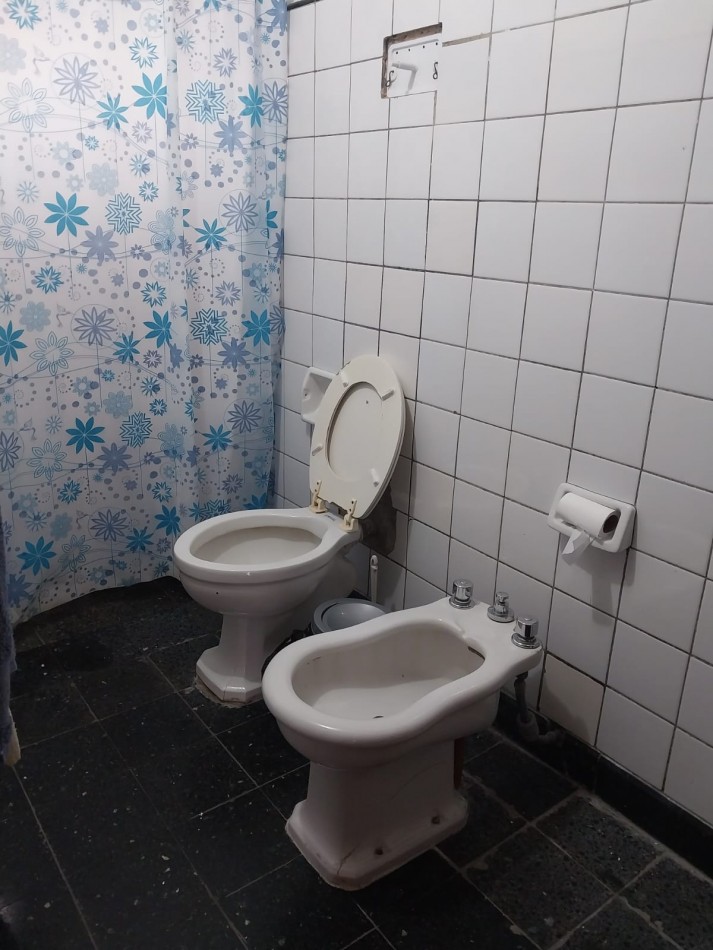 Departamento 1° piso por escalera 1 dormitorio con patio se escuchan ofertas sin expensas