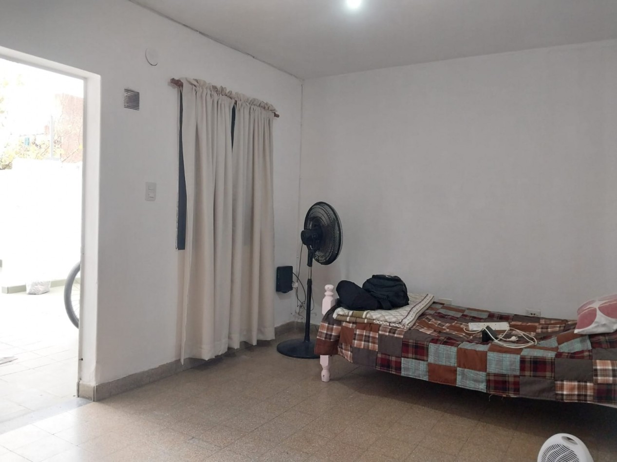 Departamento 1° piso por escalera 1 dormitorio con patio se escuchan ofertas sin expensas