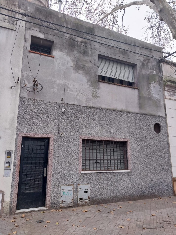 Departamento 1° piso por escalera 1 dormitorio con patio se escuchan ofertas sin expensas
