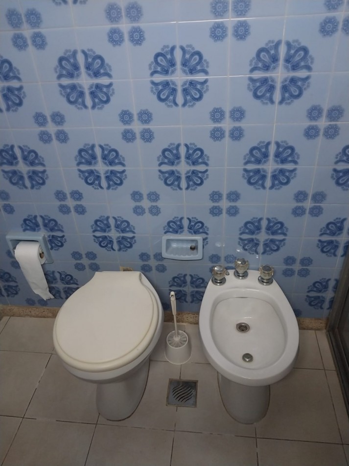 2 Casas en un amplio terreno cochera semicubierta se acepta permuta por propiedades en un 70% 