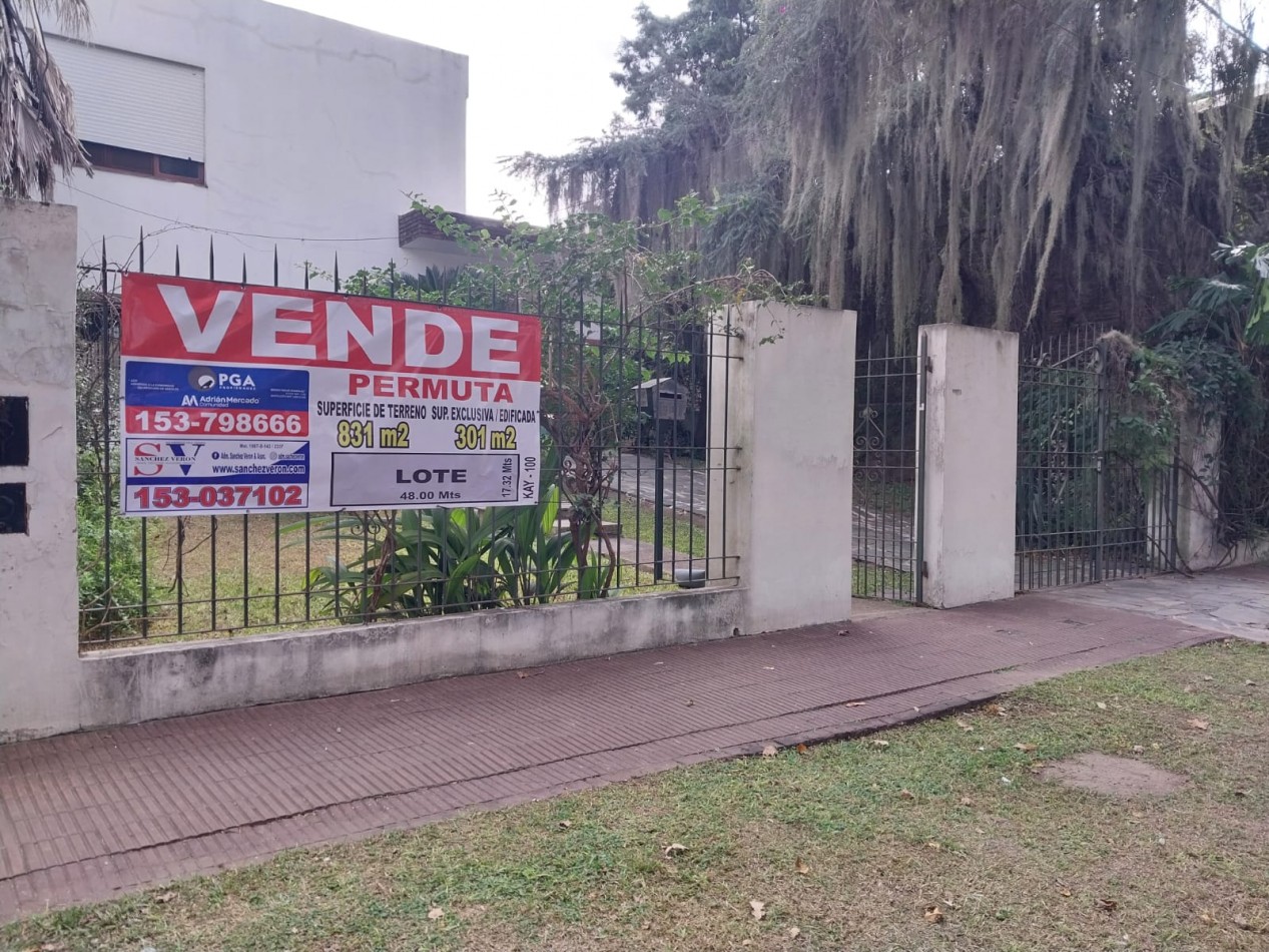 2 Casas en un amplio terreno cochera semicubierta se acepta permuta por propiedades en un 70% 