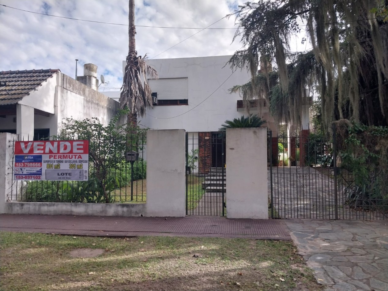 2 Casas en un amplio terreno cochera semicubierta se acepta permuta por propiedades en un 70% 