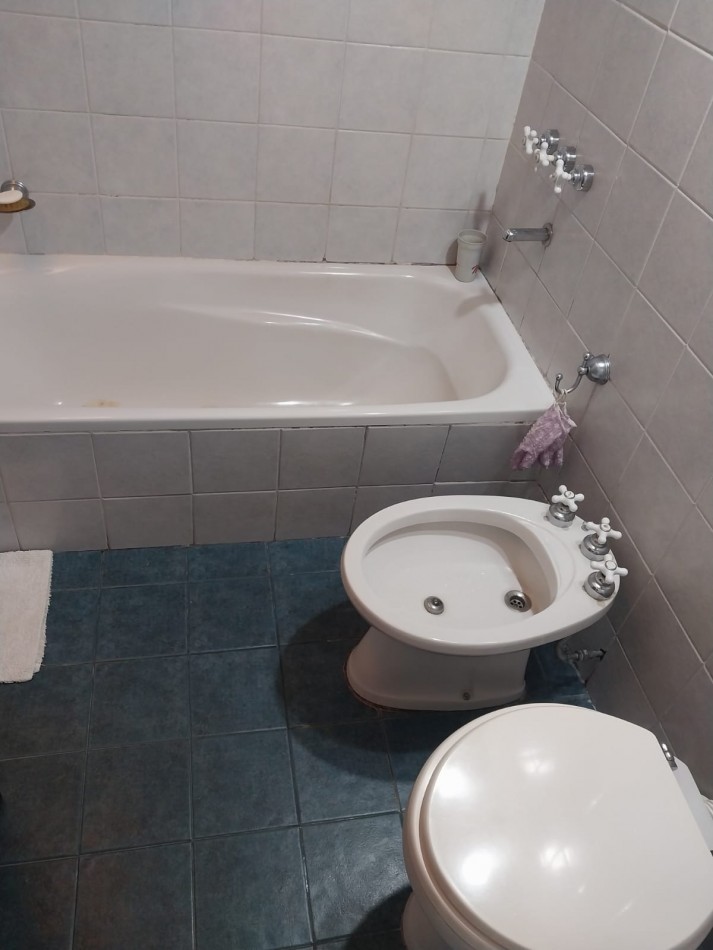 2 Casas en un amplio terreno cochera semicubierta se acepta permuta por propiedades en un 70% 