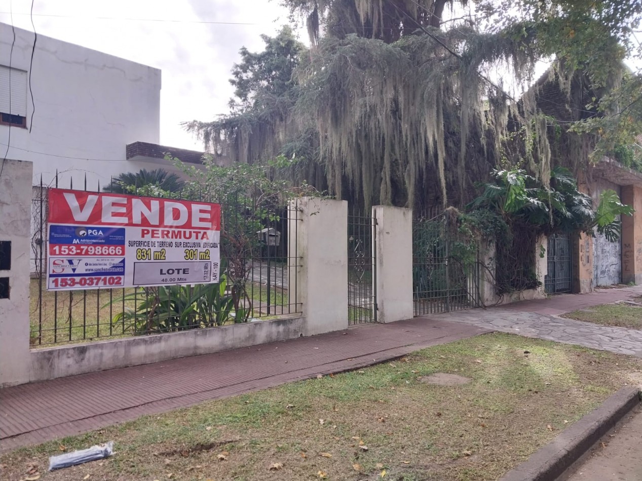 2 Casas en un amplio terreno cochera semicubierta se acepta permuta por propiedades en un 70% 
