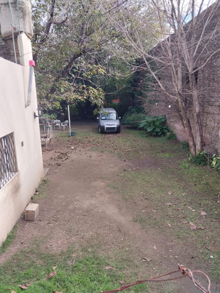 2 Casas en un amplio terreno cochera semicubierta se acepta permuta por propiedades en un 70% 