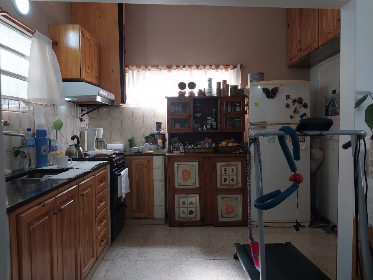 2 Casas en un amplio terreno cochera semicubierta se acepta permuta por propiedades en un 70% 
