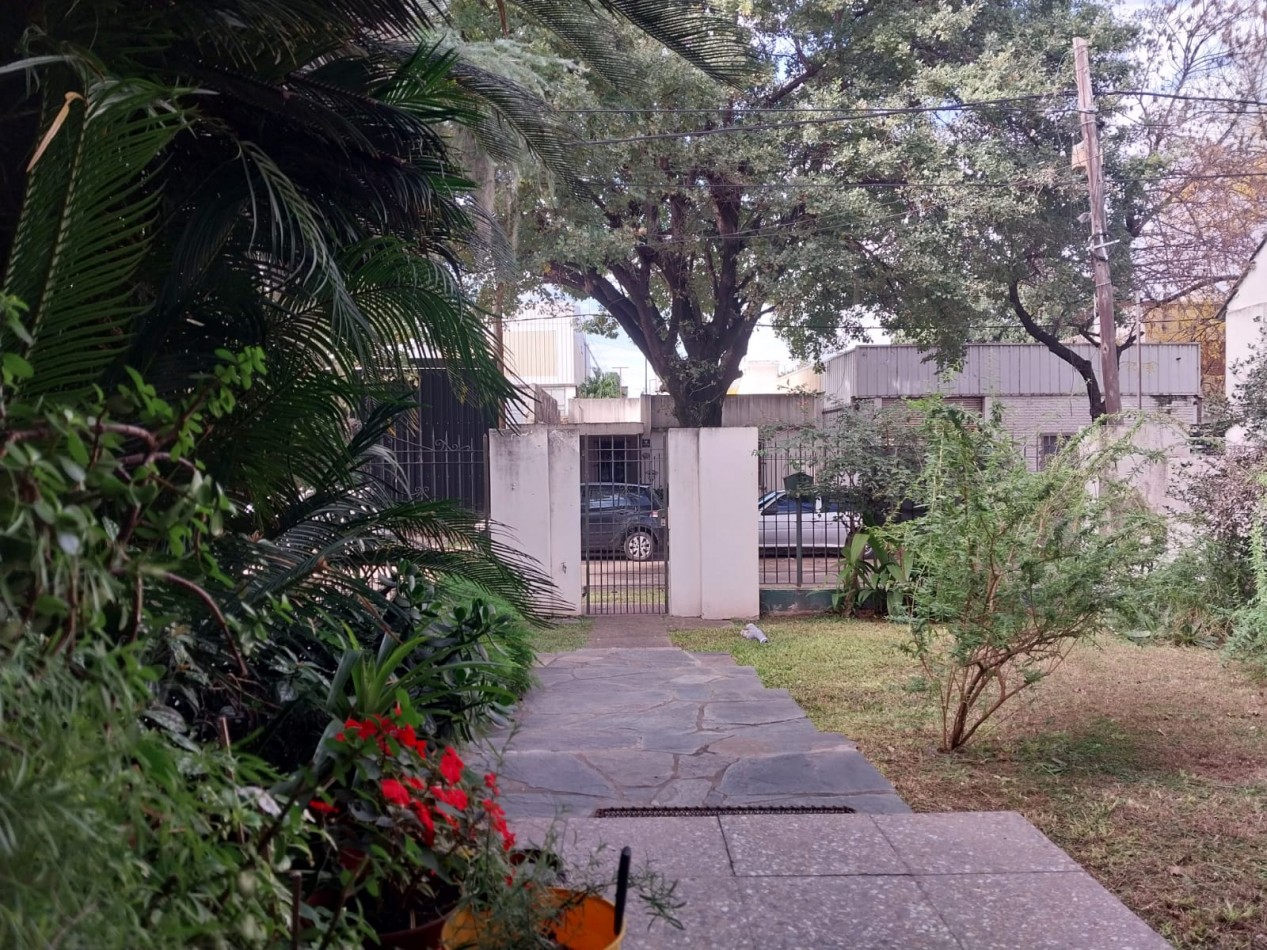 2 Casas en un amplio terreno cochera semicubierta se acepta permuta por propiedades en un 70% 