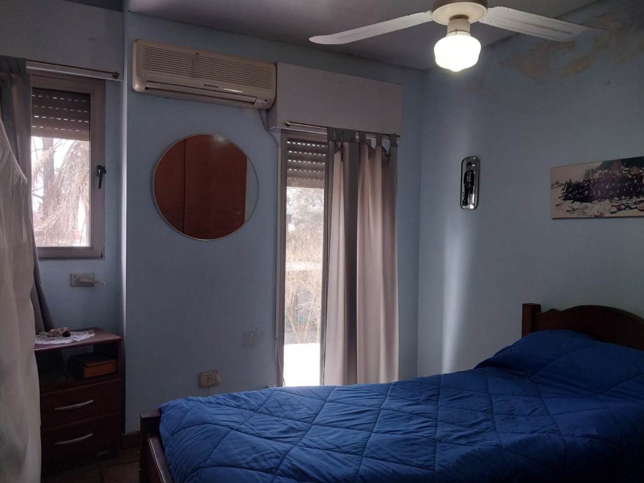Casa en  2 plantas al frente con parque 3 dormitorios con cochera se escuchan ofertas