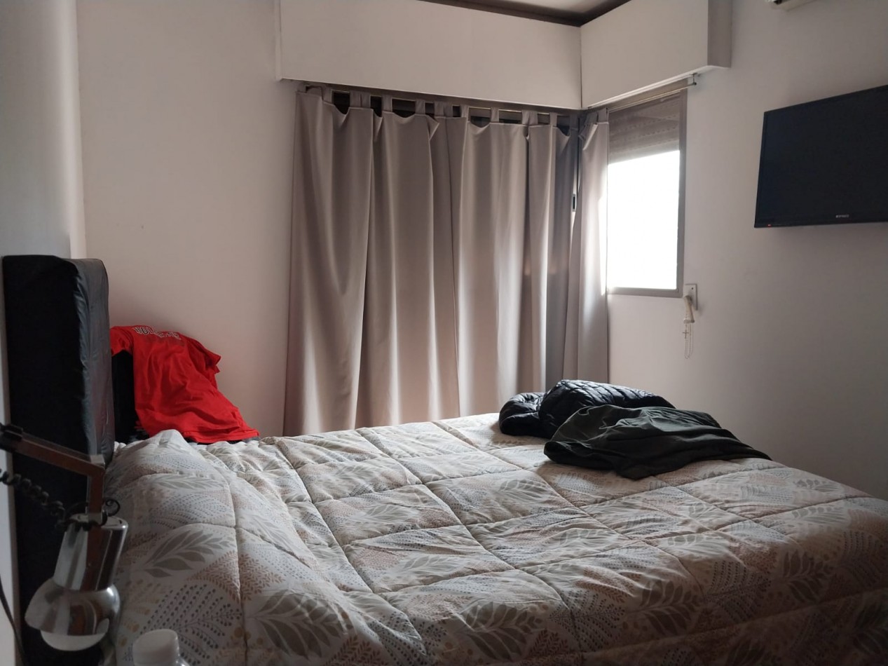 Casa en  2 plantas al frente con parque 3 dormitorios con cochera se escuchan ofertas
