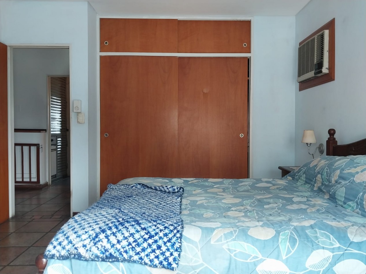 Casa en  2 plantas al frente con parque 3 dormitorios con cochera se escuchan ofertas
