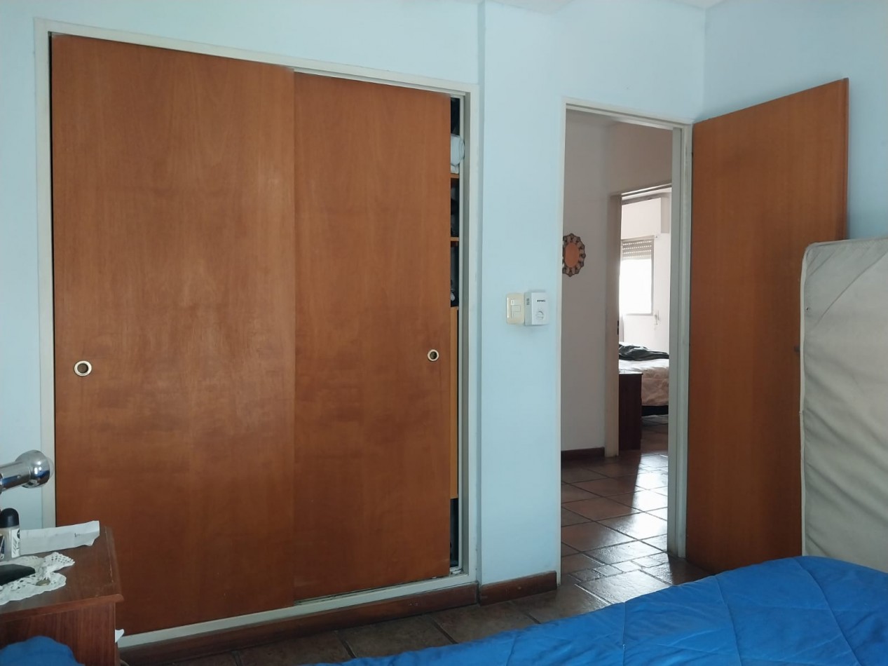 Casa en  2 plantas al frente con parque 3 dormitorios con cochera se escuchan ofertas