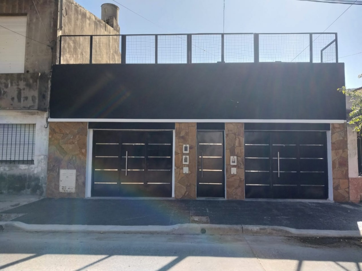 Casa al Frente en 2 Plantas / Local Comercial / Quincho Parrillero / Terraza Zona Norte Reciclada  Nuevo apta credito
