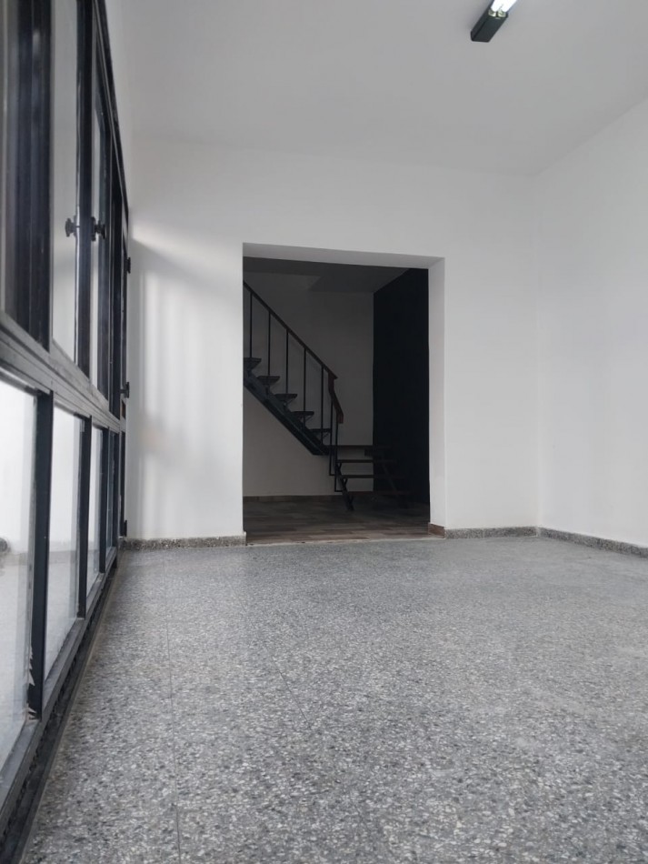 Casa al Frente en 2 Plantas / Local Comercial / Quincho Parrillero / Terraza Zona Norte Reciclada  Nuevo apta credito