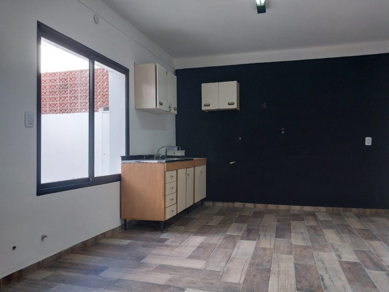 Casa al Frente en 2 Plantas / Local Comercial / Quincho Parrillero / Terraza Zona Norte Reciclada  Nuevo apta credito