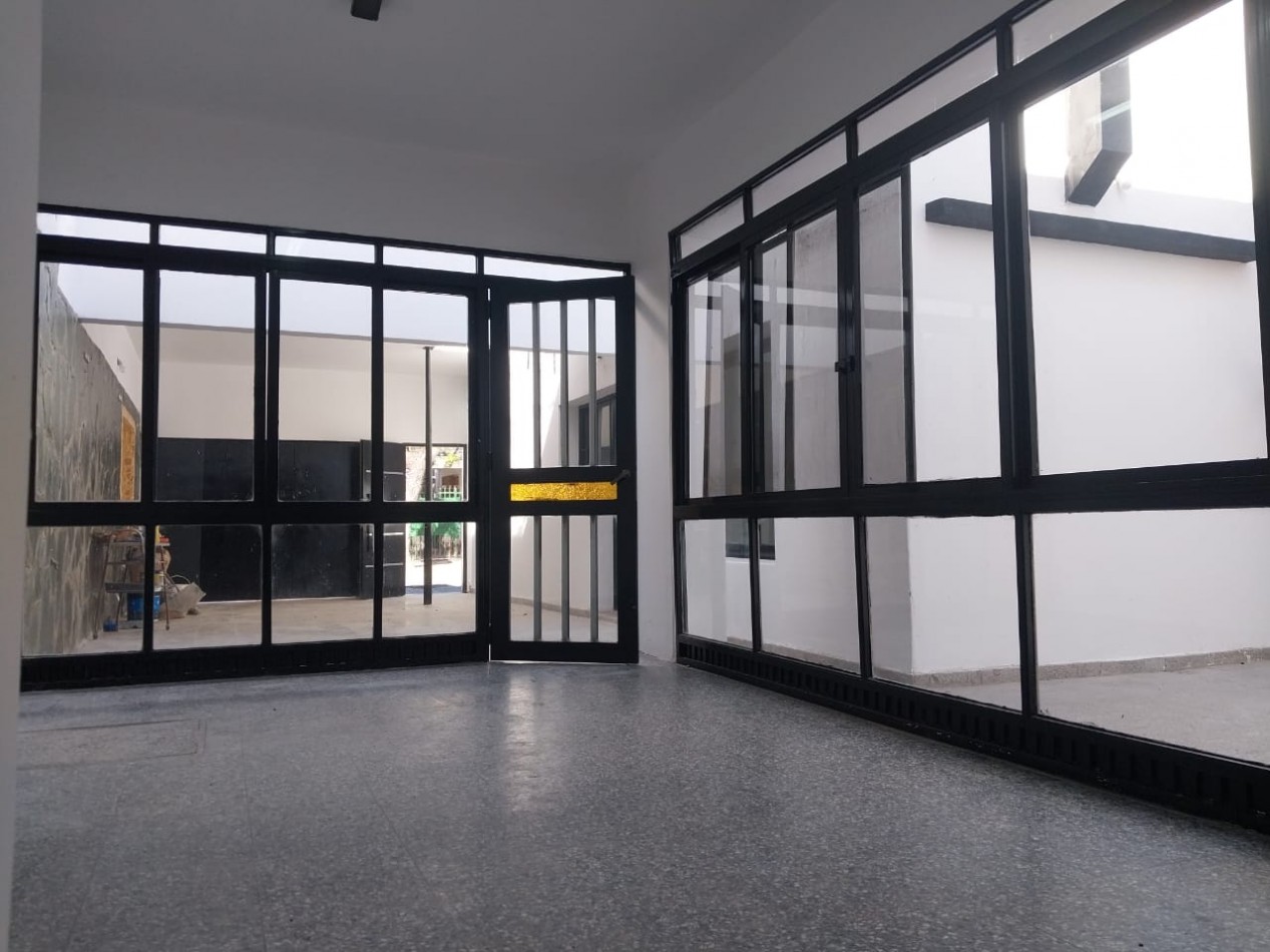Casa al Frente en 2 Plantas / Local Comercial / Quincho Parrillero / Terraza Zona Norte Reciclada  Nuevo apta credito