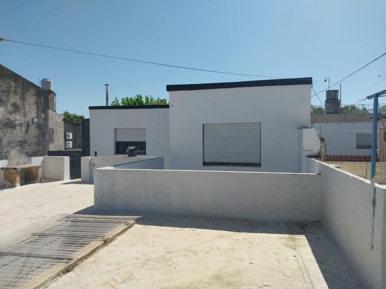 Casa al Frente en 2 Plantas / Local Comercial / Quincho Parrillero / Terraza Zona Norte Reciclada  Nuevo apta credito