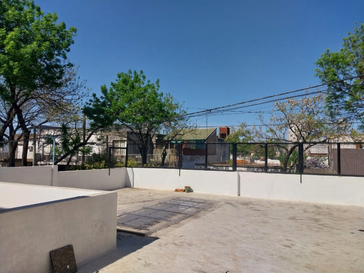 Casa al Frente en 2 Plantas / Local Comercial / Quincho Parrillero / Terraza Zona Norte Reciclada  Nuevo apta credito
