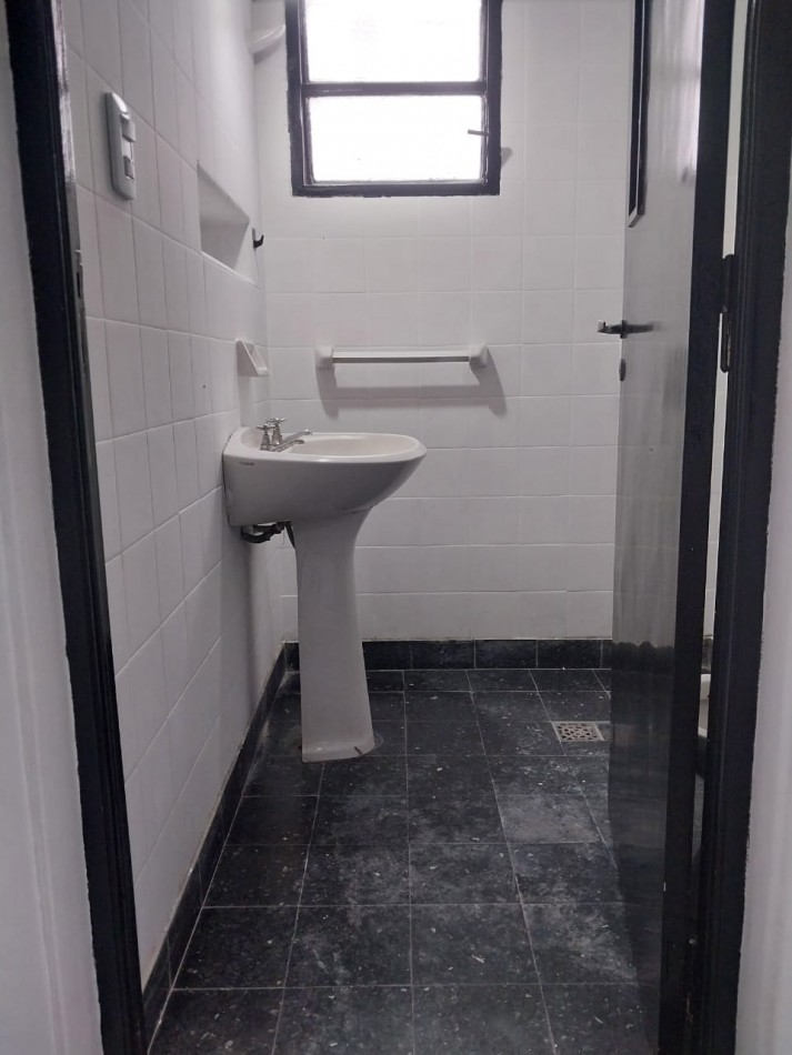 Casa al Frente en 2 Plantas / Local Comercial / Quincho Parrillero / Terraza Zona Norte Reciclada  Nuevo apta credito