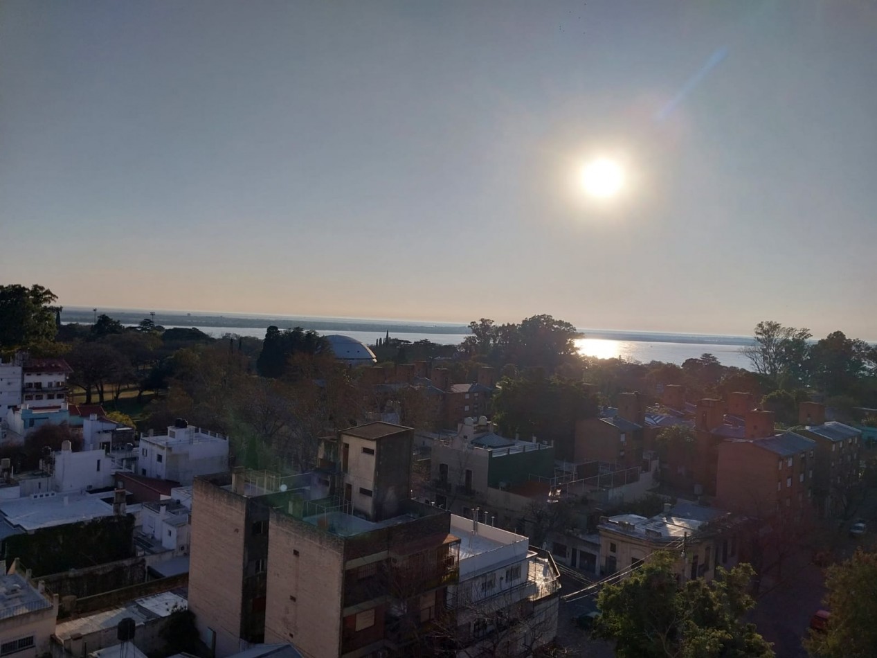 Departamento Semipiso de 3 dormitorios con amplia vista al rio zona de facultades / parque Urquiza. buena rentabilidad.