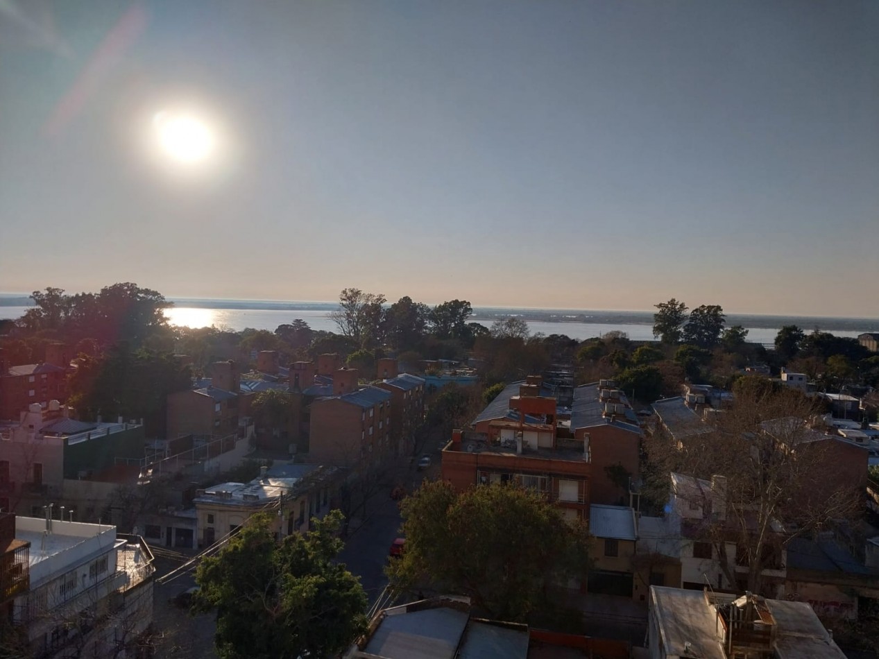 Departamento Semipiso de 3 dormitorios con amplia vista al rio zona de facultades / parque Urquiza. buena rentabilidad.
