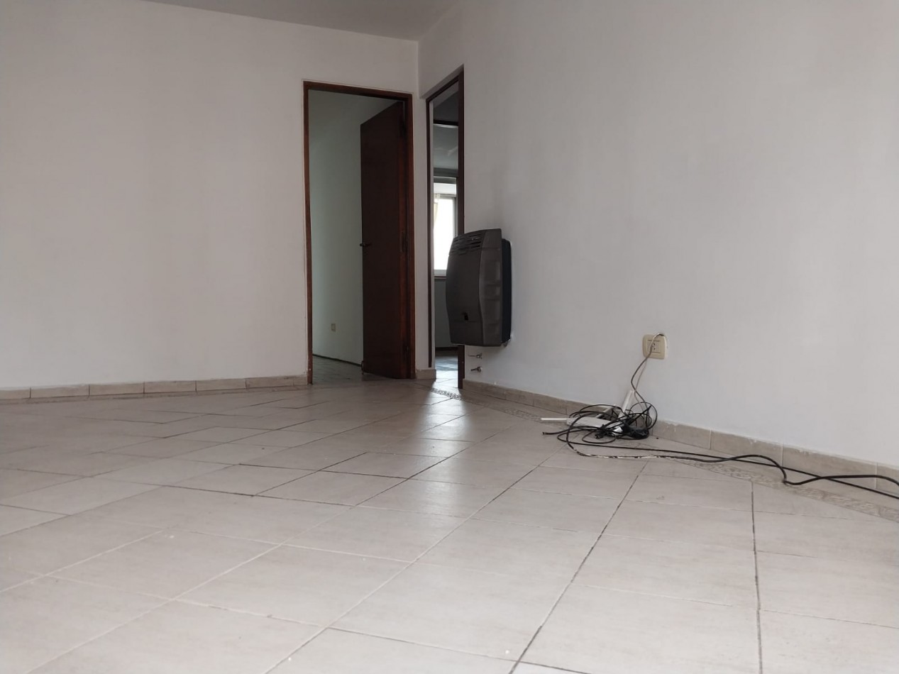 Departamento semipiso exclusivo  2 dormitorios al frente con balcon valor negociable Italia al 1600 semi amoblado 
