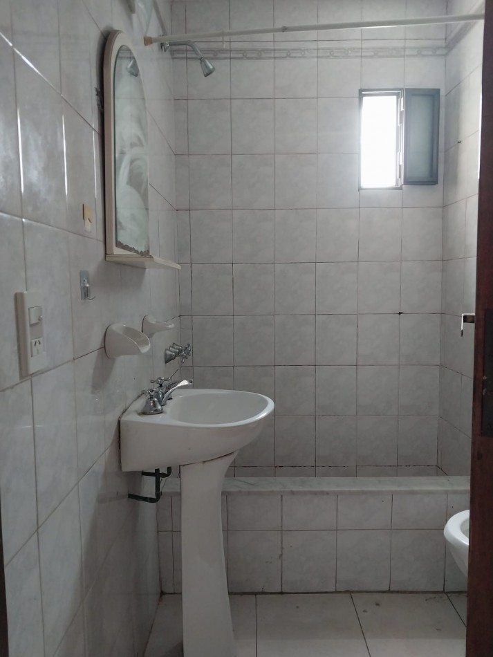 Departamento semipiso exclusivo  2 dormitorios al frente con balcon valor negociable Italia al 1600 semi amoblado 