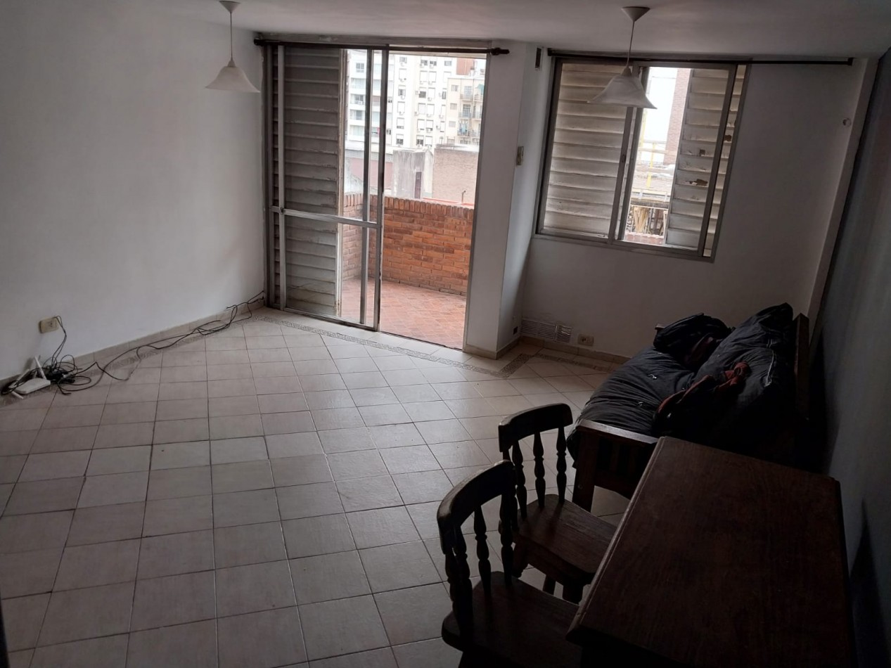 Departamento semipiso exclusivo  2 dormitorios al frente con balcon valor negociable Italia al 1600 semi amoblado 