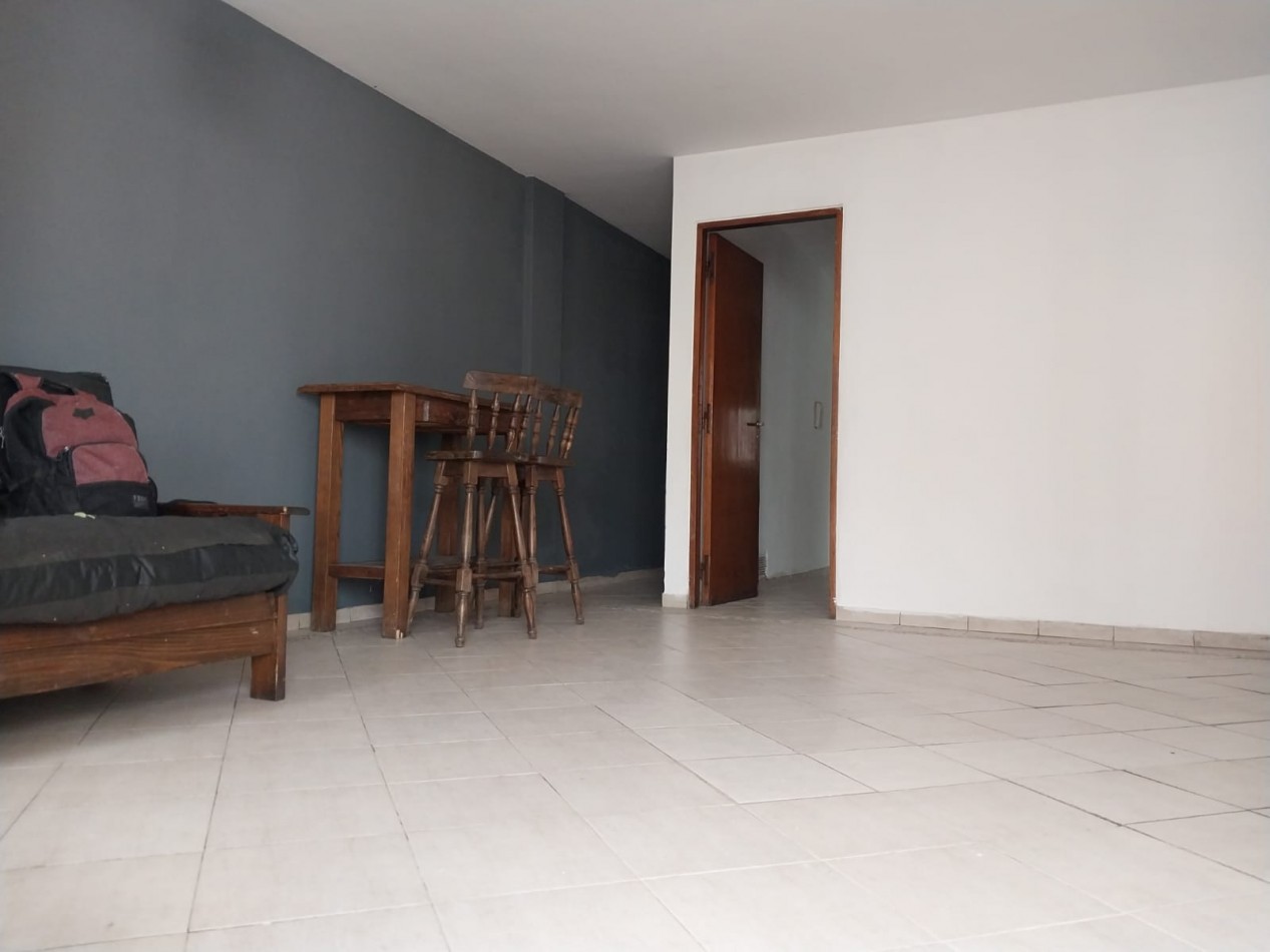 Departamento semipiso exclusivo  2 dormitorios al frente con balcon valor negociable Italia al 1600 semi amoblado 