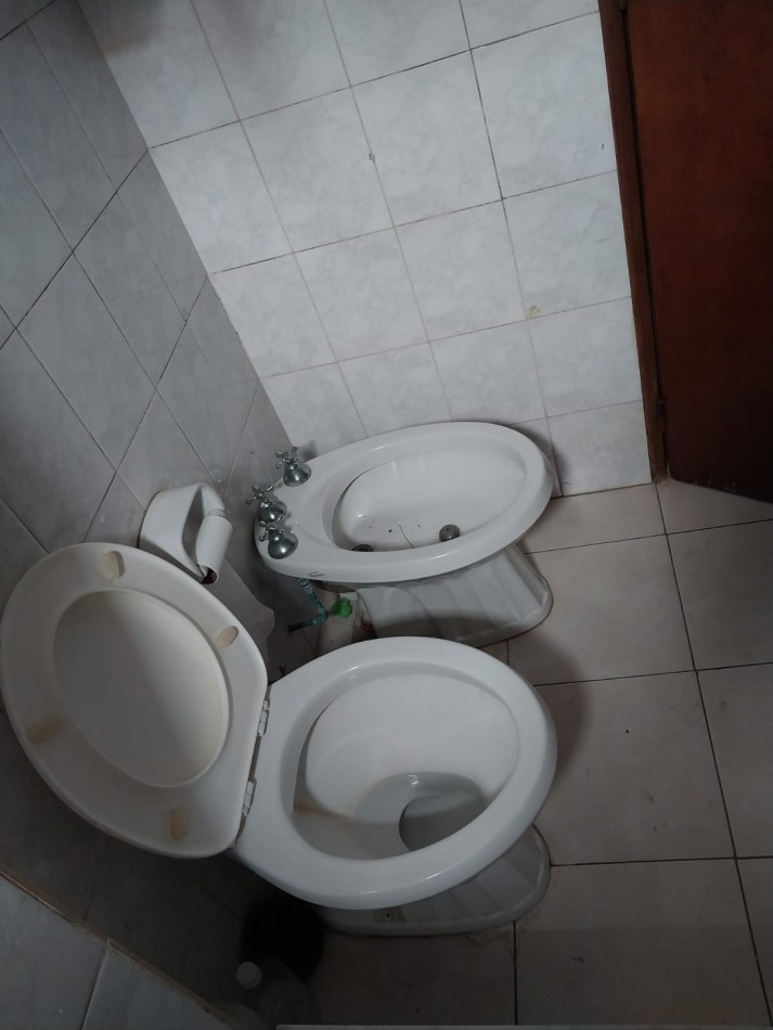 Departamento semipiso exclusivo  2 dormitorios al frente con balcon valor negociable Italia al 1600 semi amoblado 