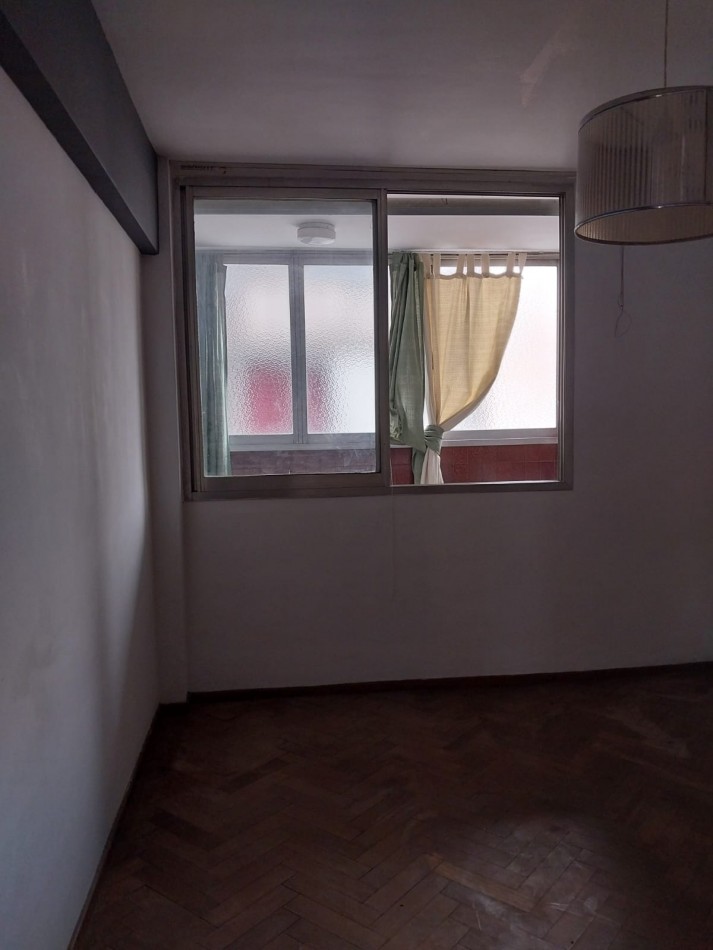Departamento semipiso exclusivo  2 dormitorios al frente con balcon valor negociable Italia al 1600 semi amoblado 