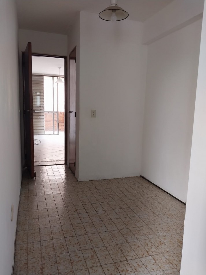 Departamento semipiso exclusivo  2 dormitorios al frente con balcon valor negociable Italia al 1600 semi amoblado 