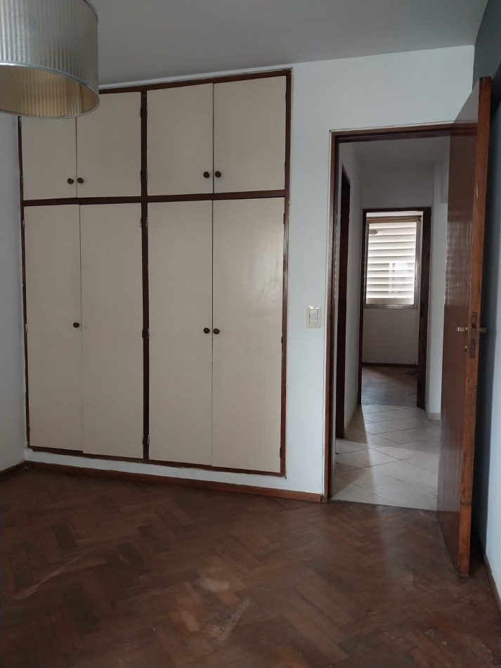 Departamento semipiso exclusivo  2 dormitorios al frente con balcon valor negociable Italia al 1600 semi amoblado 