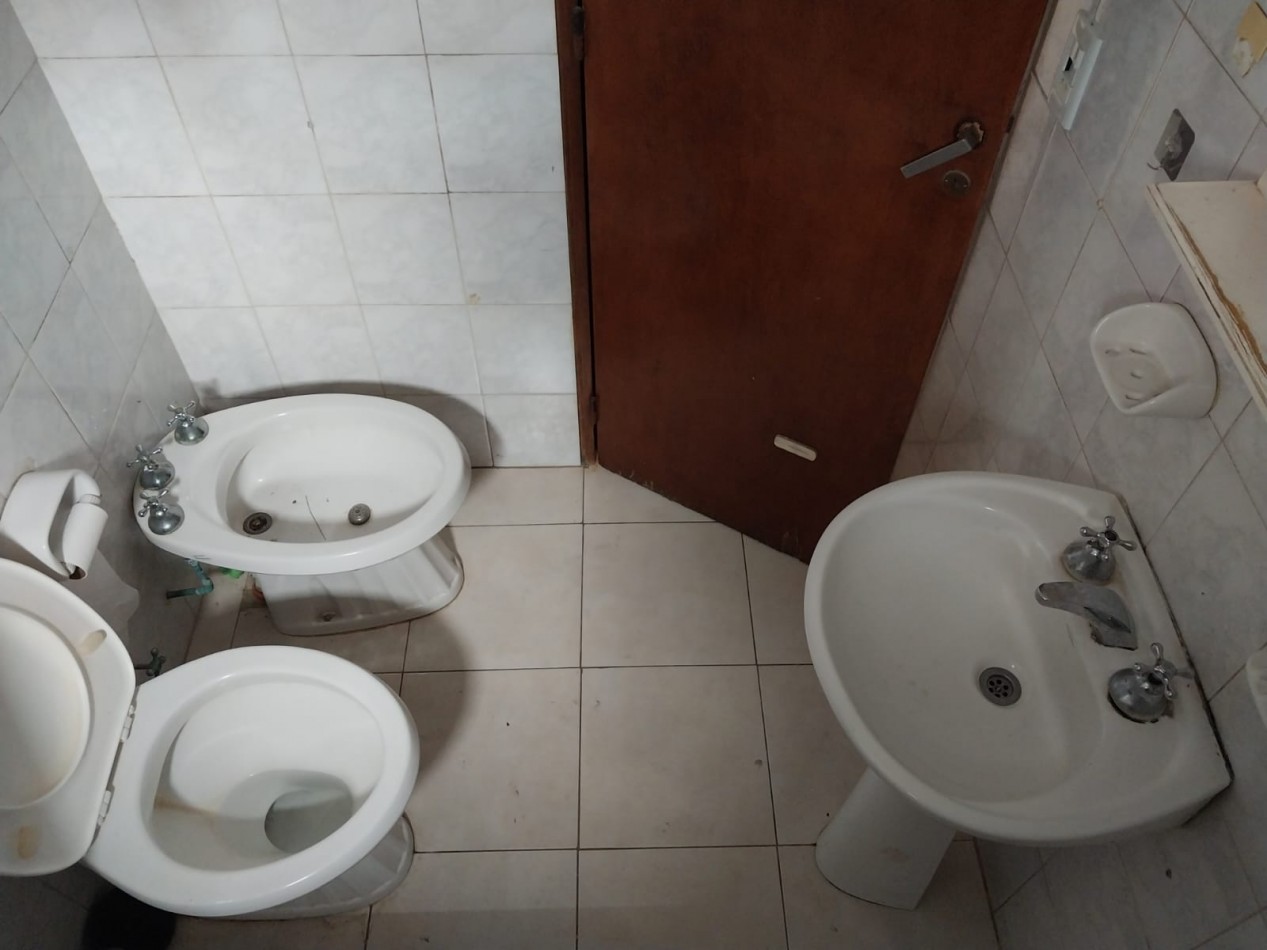 Departamento semipiso exclusivo  2 dormitorios al frente con balcon valor negociable Italia al 1600 semi amoblado 