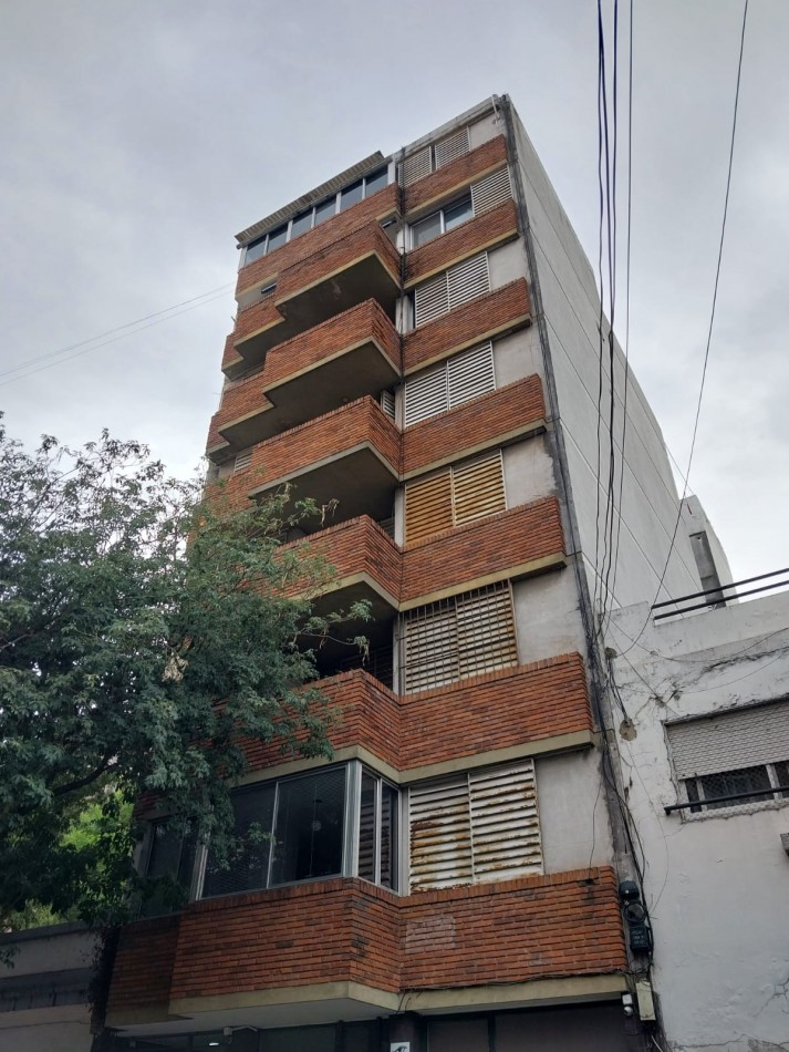 Departamento semipiso exclusivo  2 dormitorios al frente con balcon valor negociable Italia al 1600 semi amoblado 