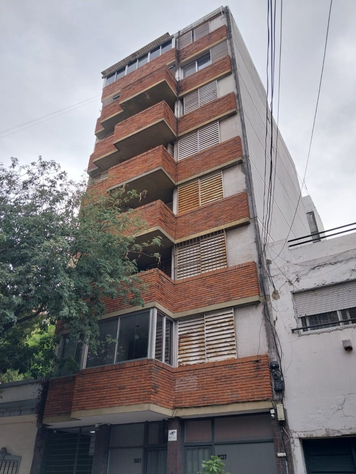 Departamento semipiso exclusivo  2 dormitorios al frente con balcon valor negociable Italia al 1600 semi amoblado 
